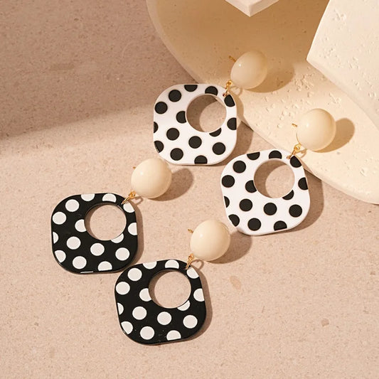 Schwarz-Weiße Polka Dot Acryl Ohrringe | Trend Schmuck Damen