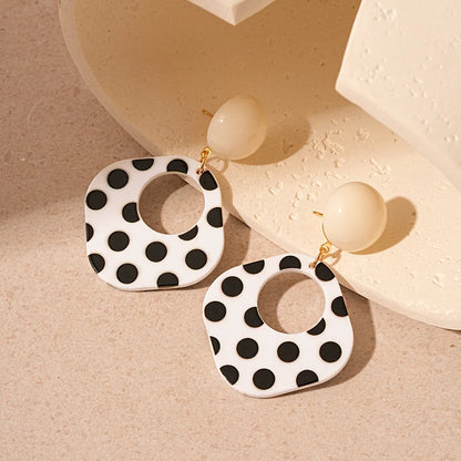 Schwarz-Weiße Polka Dot Acryl Ohrringe | Trend Schmuck Damen